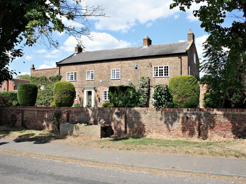 Book Linton-on-Ouse York accommodation