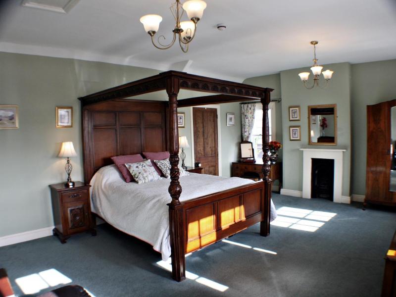 Book Linton-on-Ouse York bed and breakfast guest house